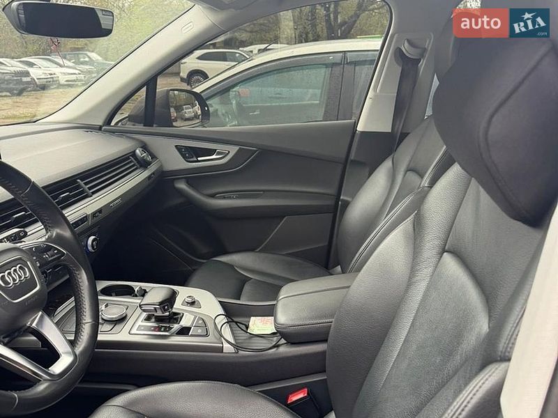 Audi-0
