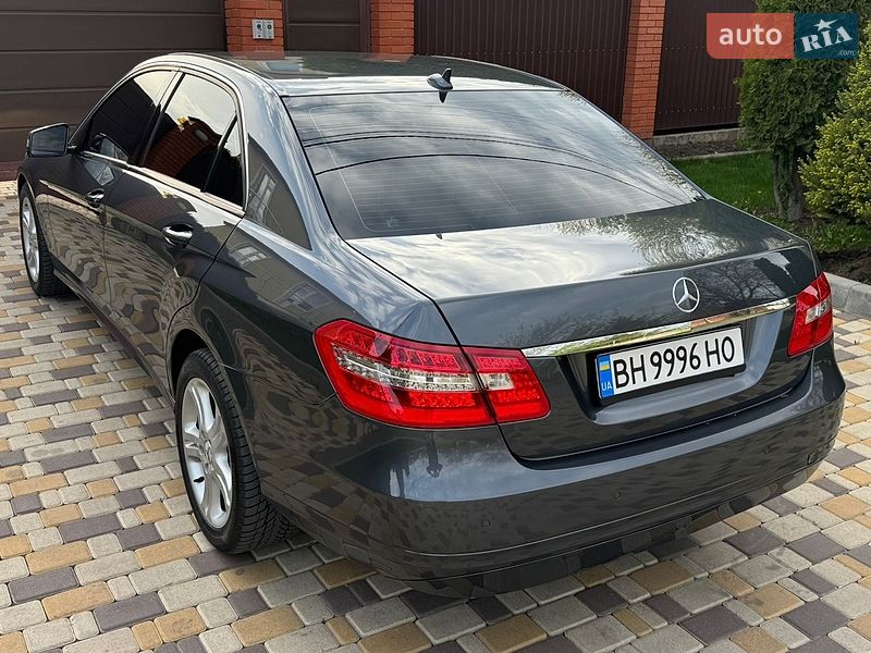 Mercedes-Benz-25