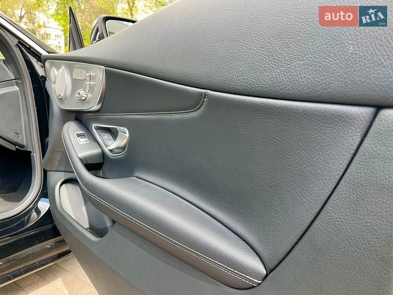 Mercedes-Benz-32
