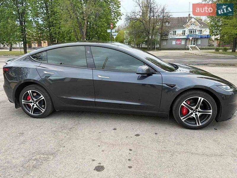 Tesla-0