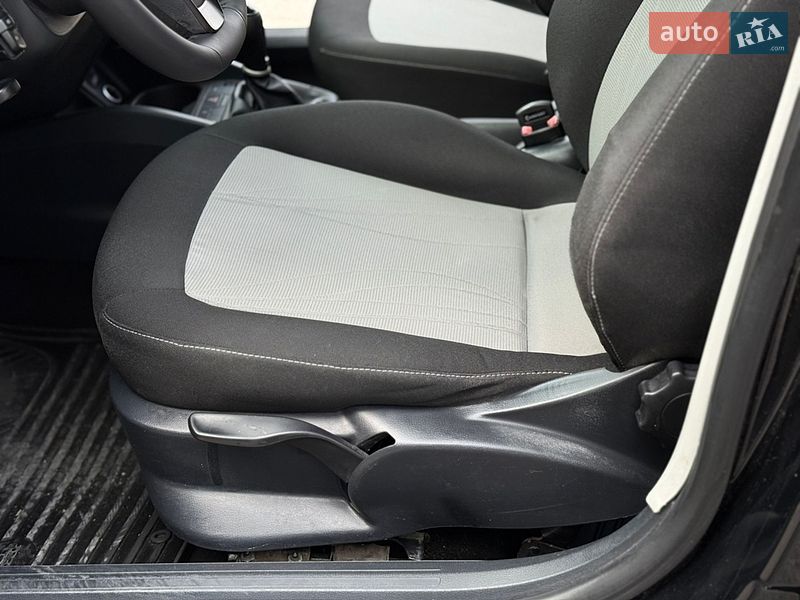 SEAT-16