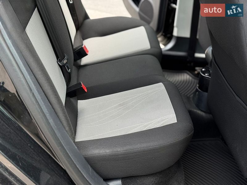 SEAT-12