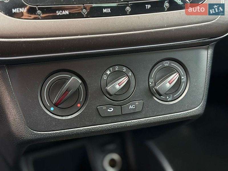 SEAT-7
