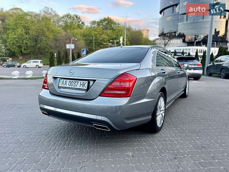 Mercedes-Benz-8