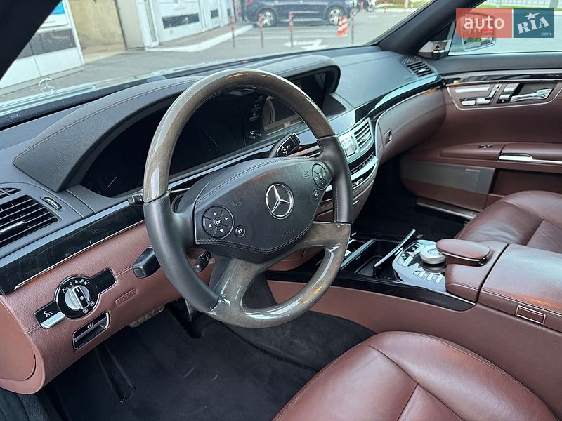 Mercedes-Benz-18
