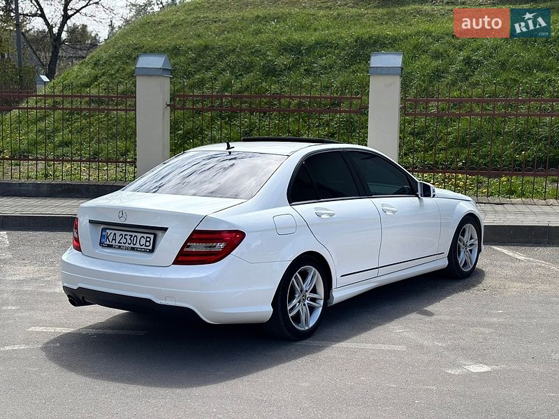 Mercedes-Benz-16