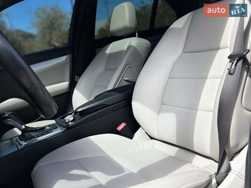 Mercedes-Benz-17
