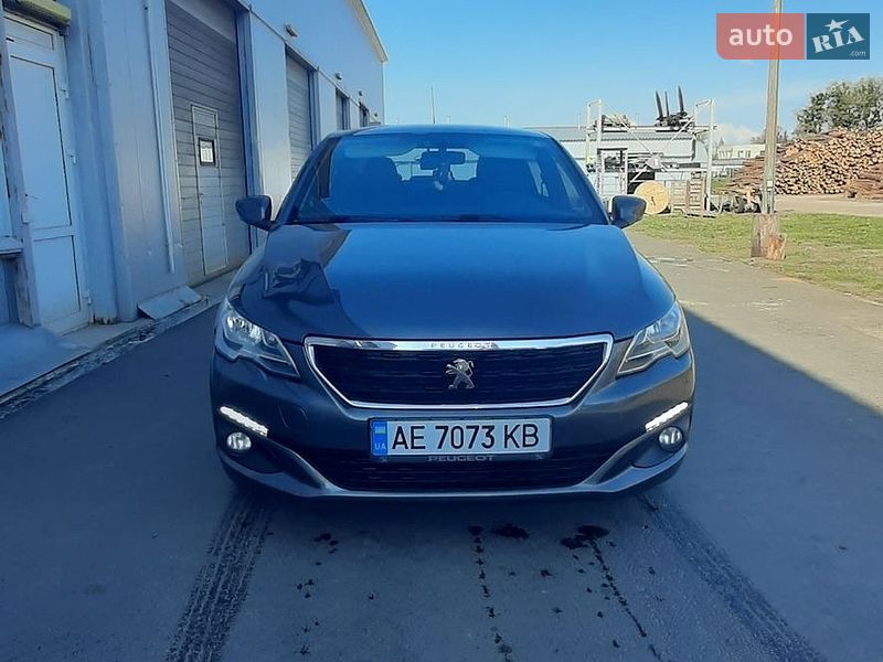 Peugeot-4