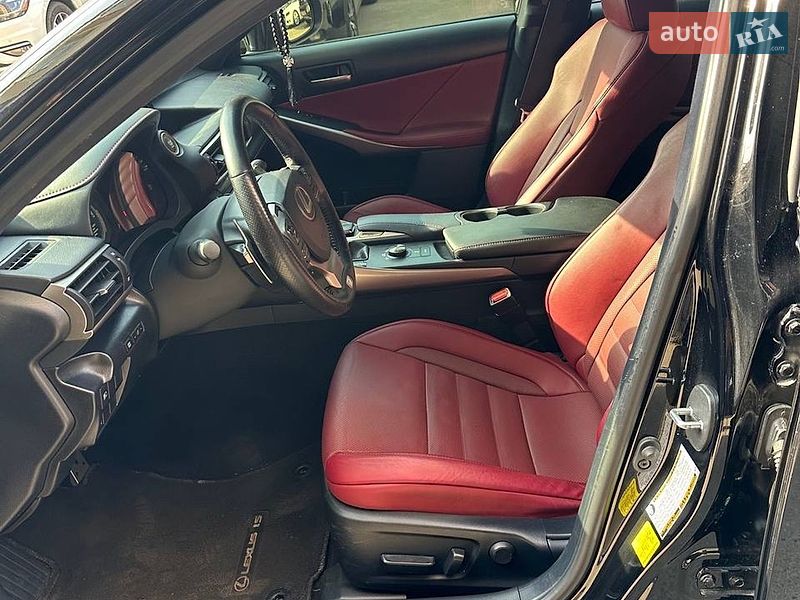 Lexus IS 2019