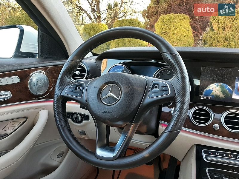 Mercedes-Benz-18