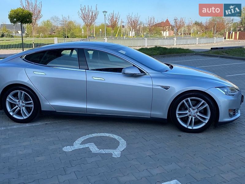 Tesla-0