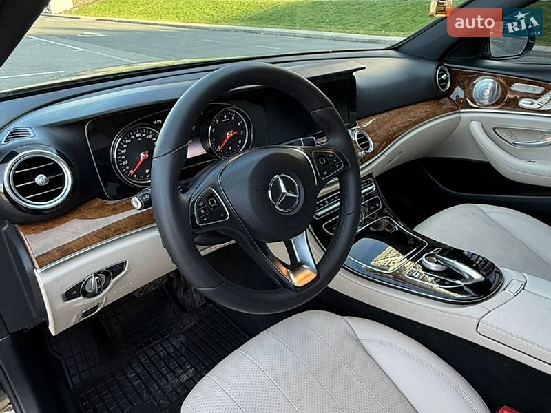 Mercedes-Benz-19