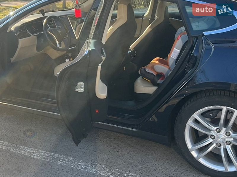 Tesla Model S 2013