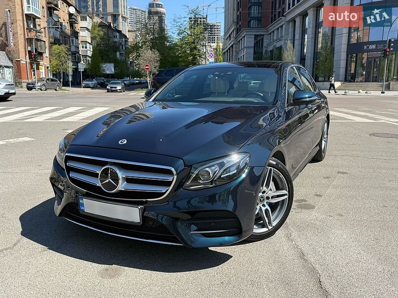 Mercedes-Benz-0