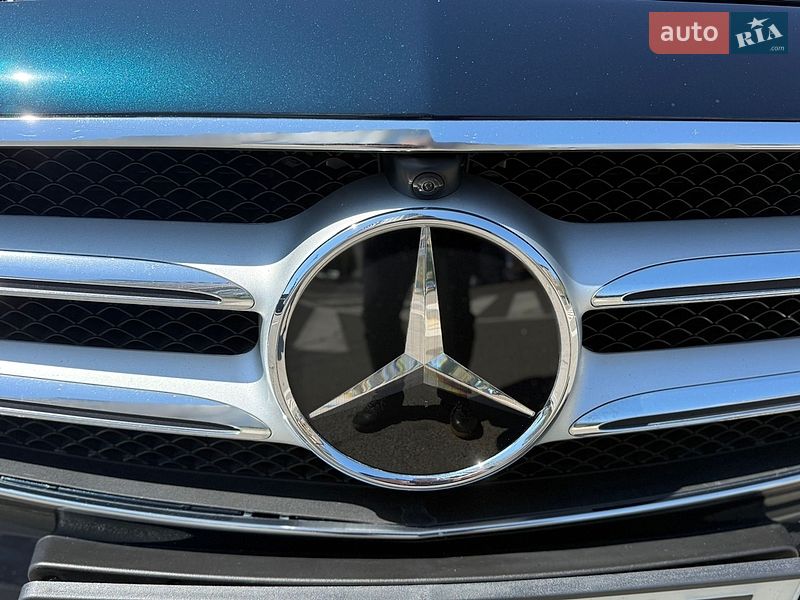 Mercedes-Benz-9