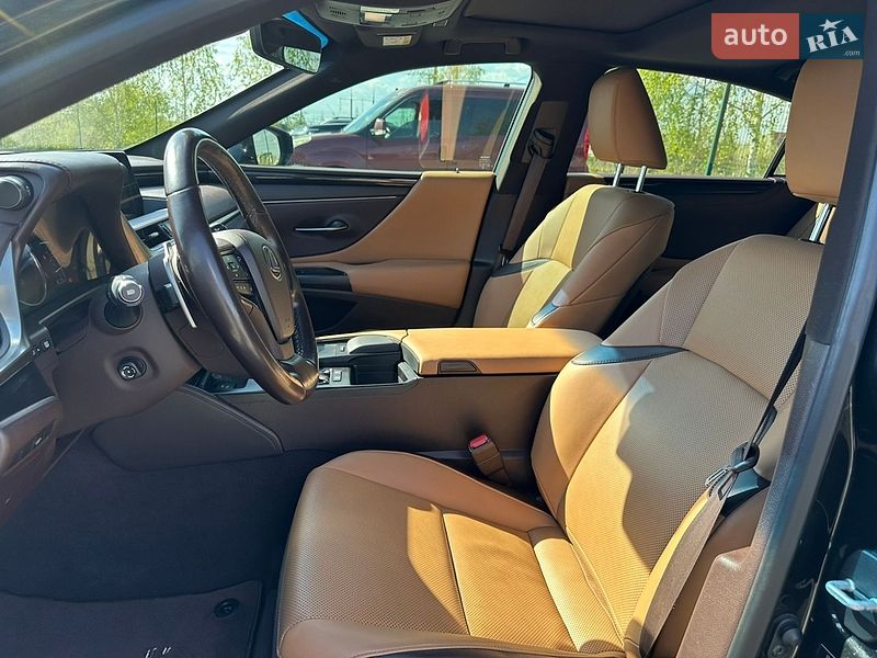 Lexus ES 2020