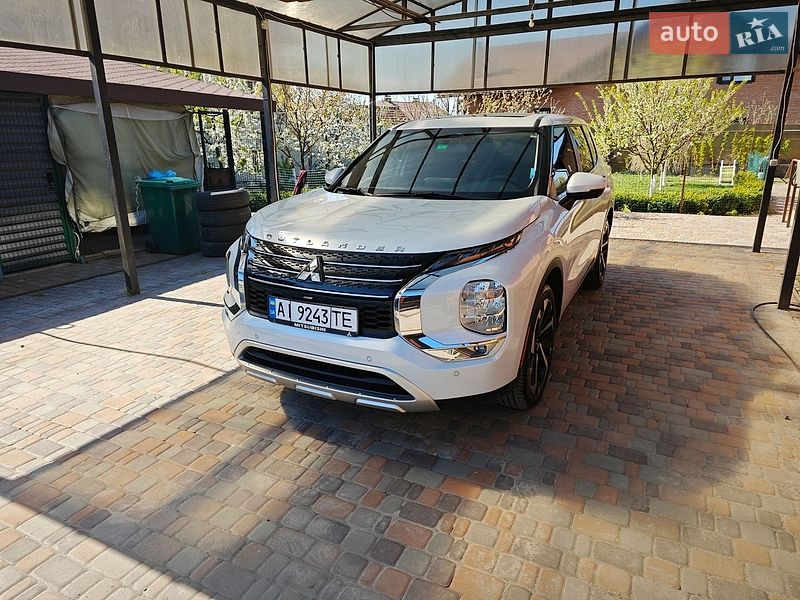 Mitsubishi Outlander 2023