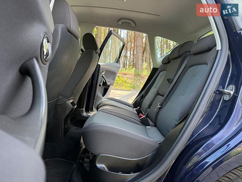 SEAT-8