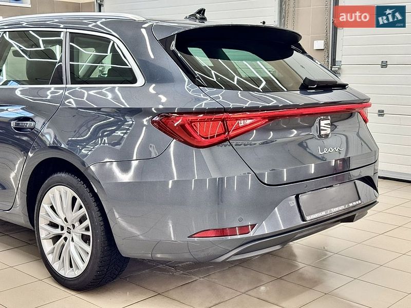SEAT-33