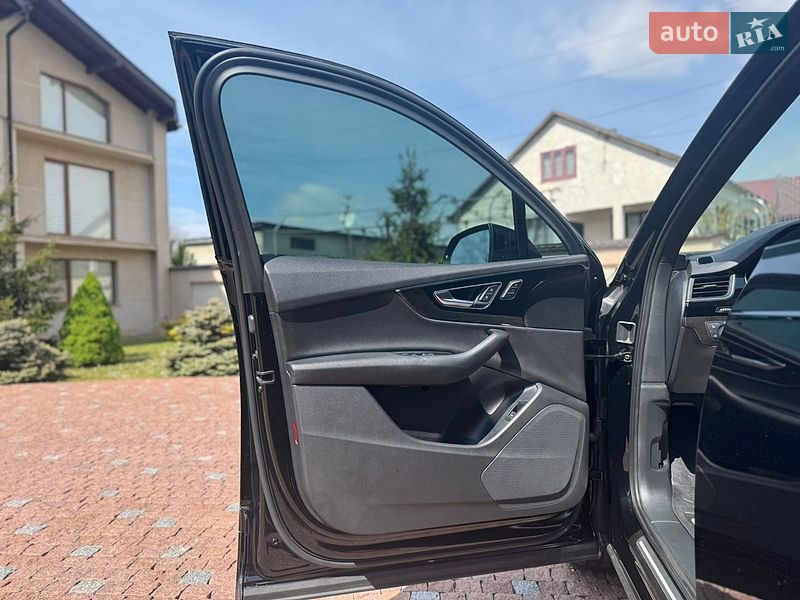 Audi-0