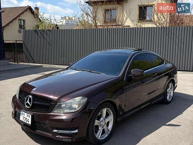 Mercedes-Benz-0