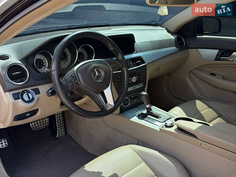 Mercedes-Benz-8