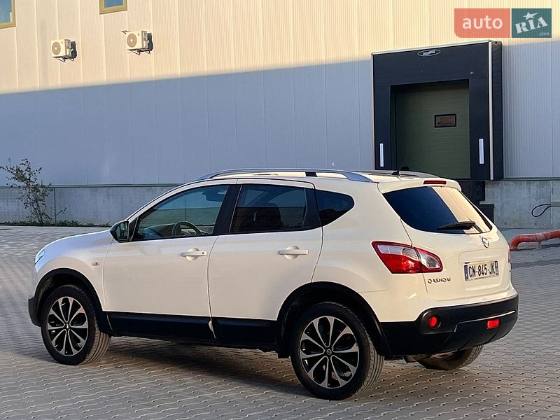 Nissan-35