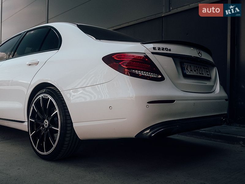 Mercedes-Benz-2