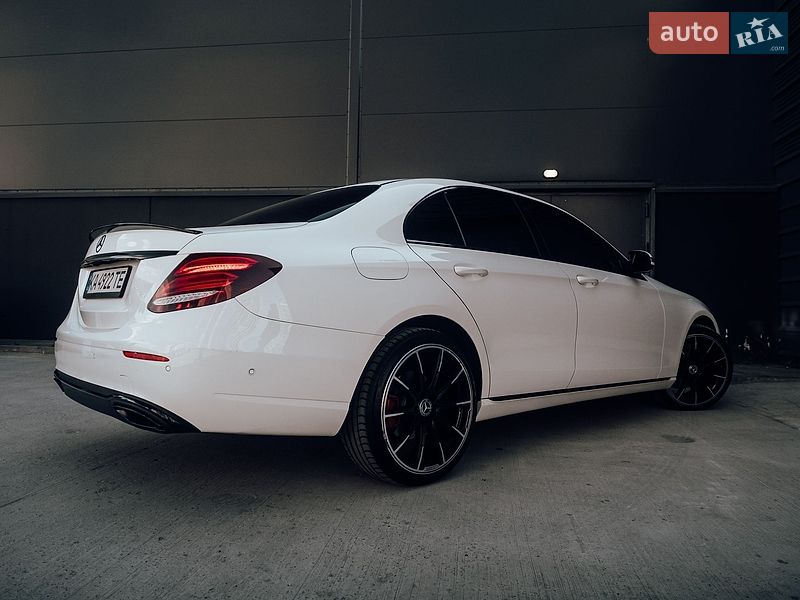Mercedes-Benz-4