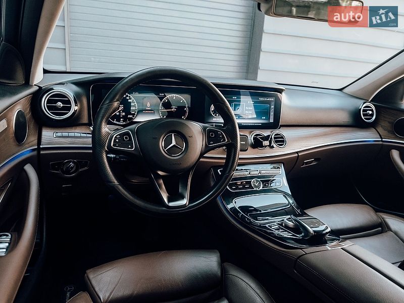 Mercedes-Benz-27