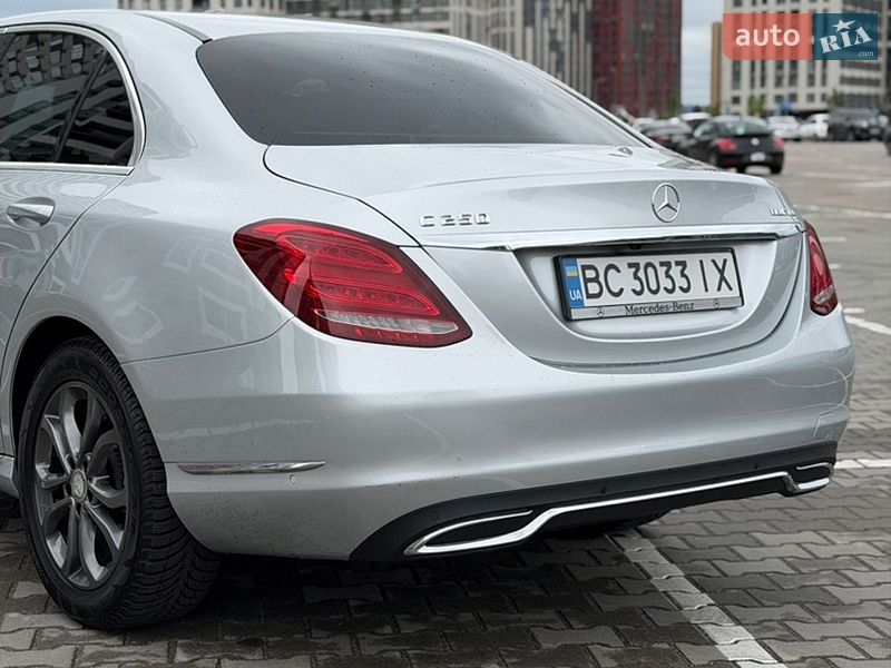 Mercedes-Benz-11