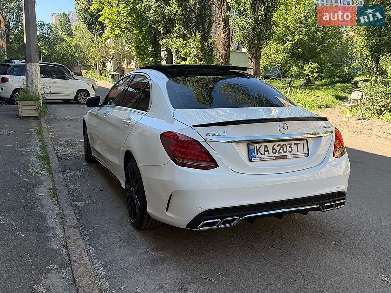 Mercedes-Benz-11