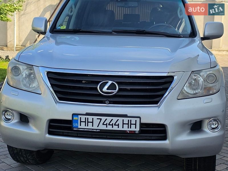 Lexus-10
