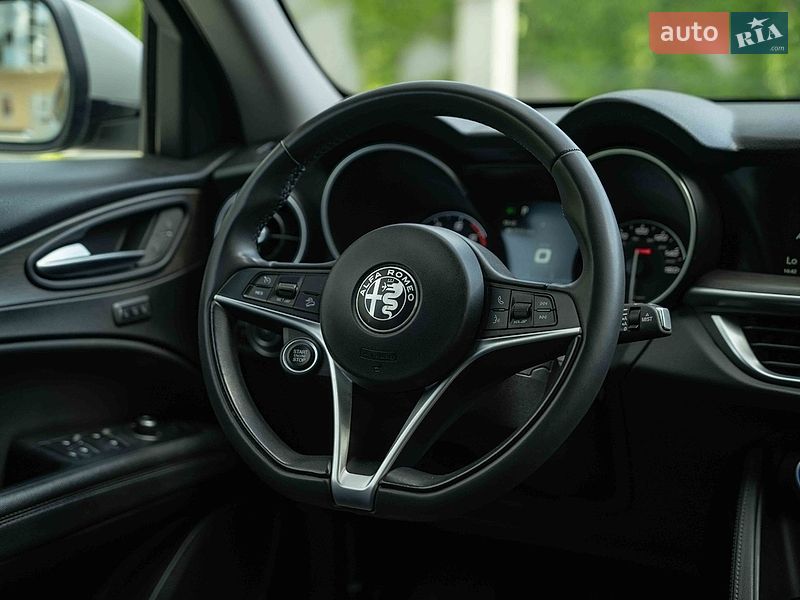 Alfa Romeo-16