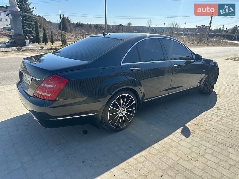 Mercedes-Benz-9