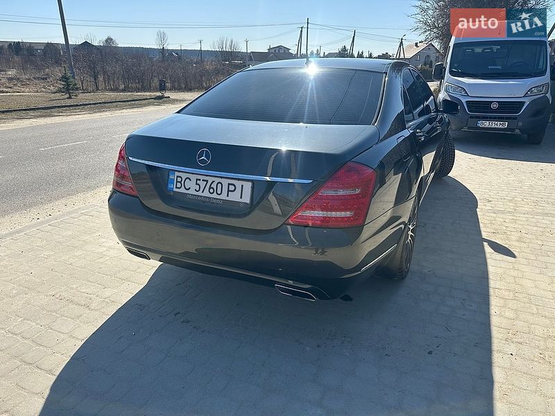 Mercedes-Benz-8