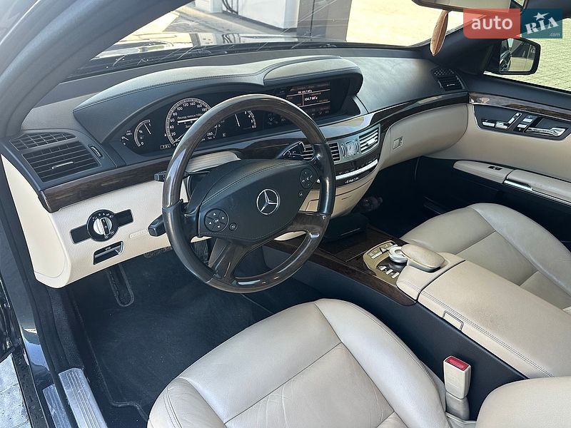 Mercedes-Benz-14