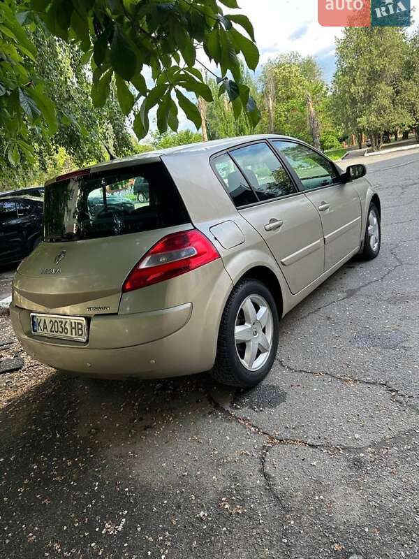 Renault-8