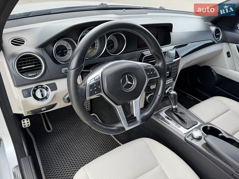 Mercedes-Benz-18