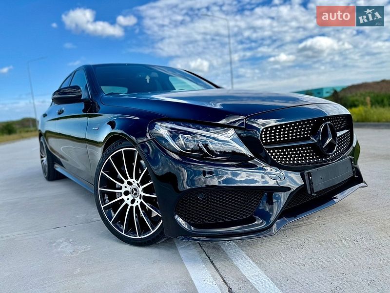 Mercedes-Benz-44