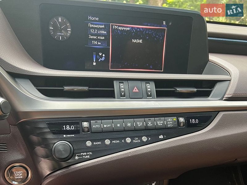 Lexus-44