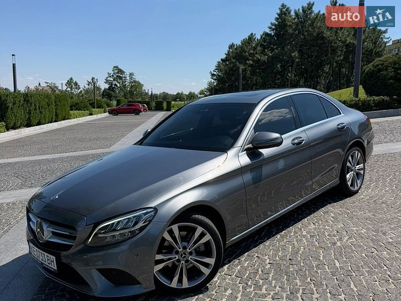 Mercedes-Benz-37