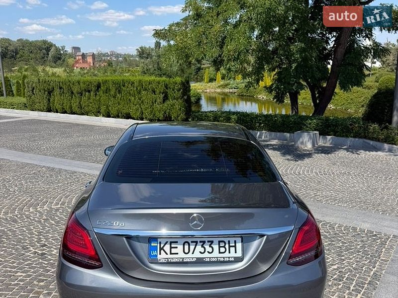 Mercedes-Benz-21