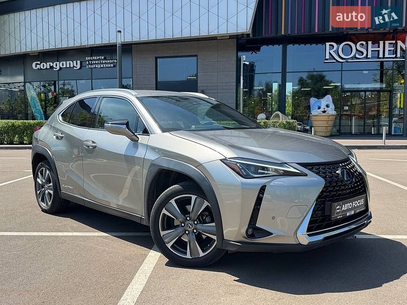 Lexus UX 2021