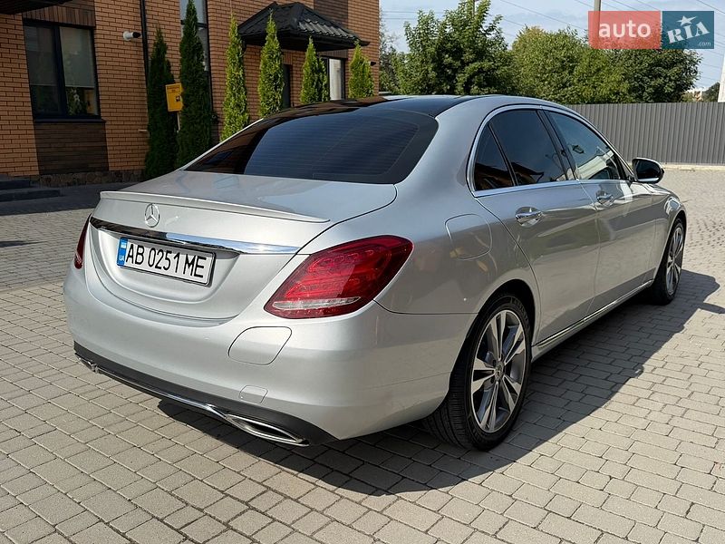 Mercedes-Benz-12