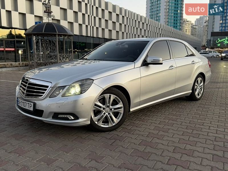 Mercedes-Benz-0