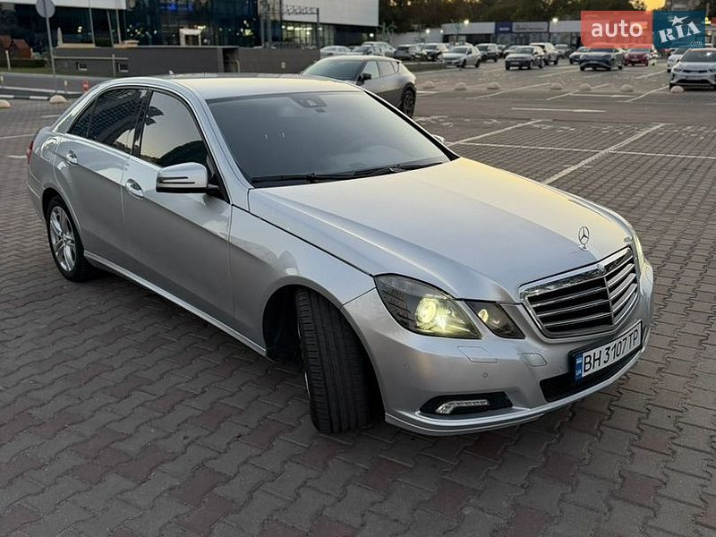 Mercedes-Benz-21