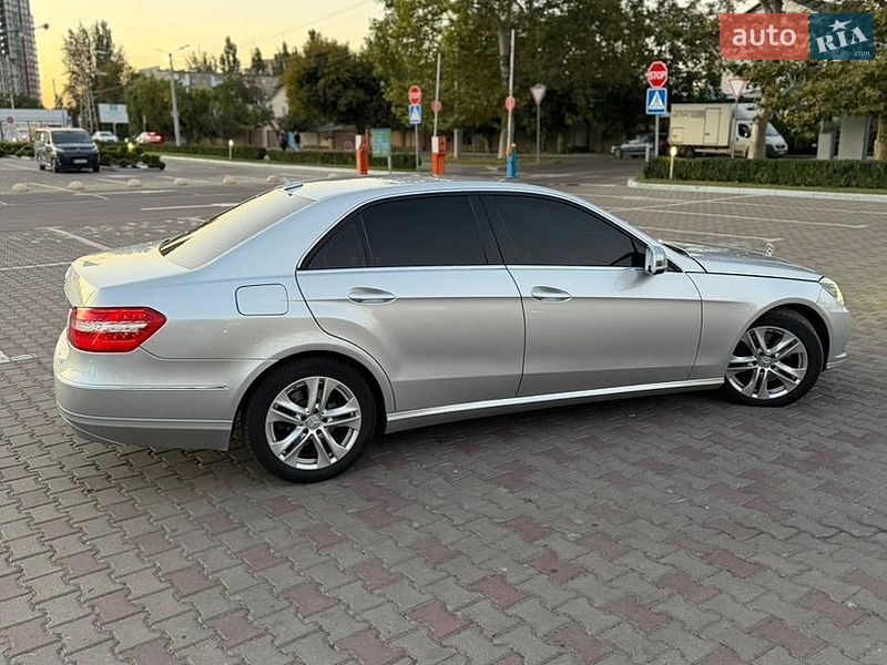 Mercedes-Benz-22