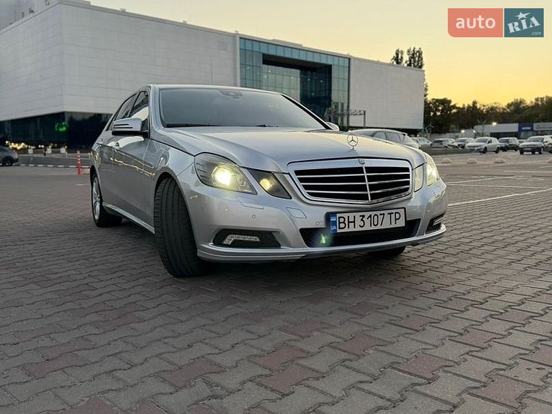 Mercedes-Benz-23
