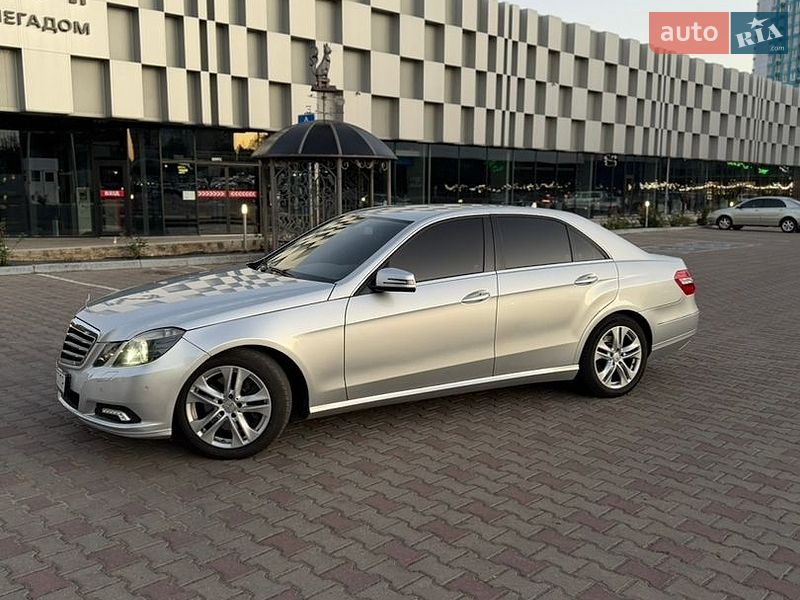 Mercedes-Benz-25